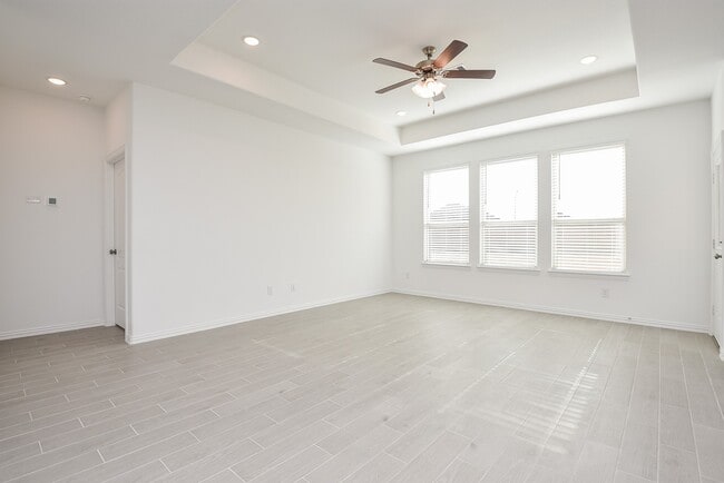 Building Photo - 8106 Royal Palm Ct