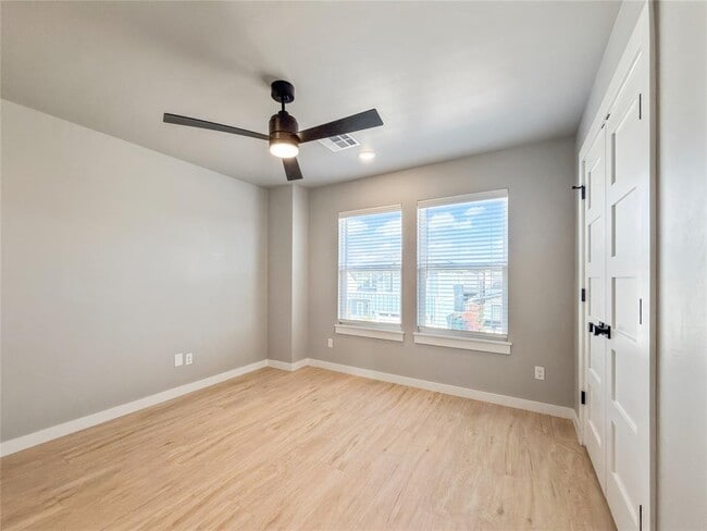 Building Photo - 2610 Crescent Ave