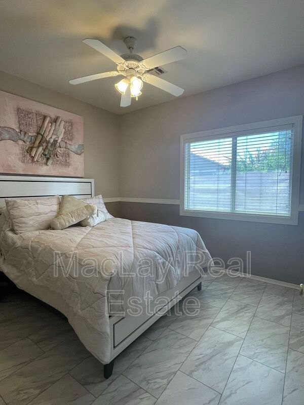 Building Photo - 3641 S Hawthorn Dr