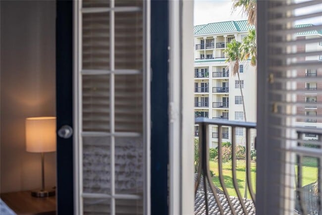 Building Photo - 501 Knights Run Ave