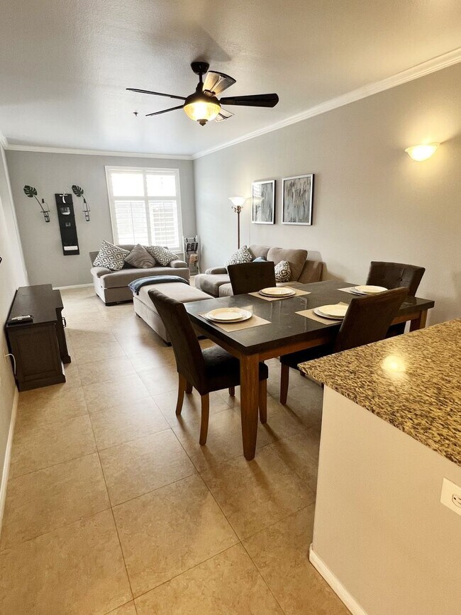 Building Photo - Beautiful 1 Bed/1 Bath Fully Furnished Lig...