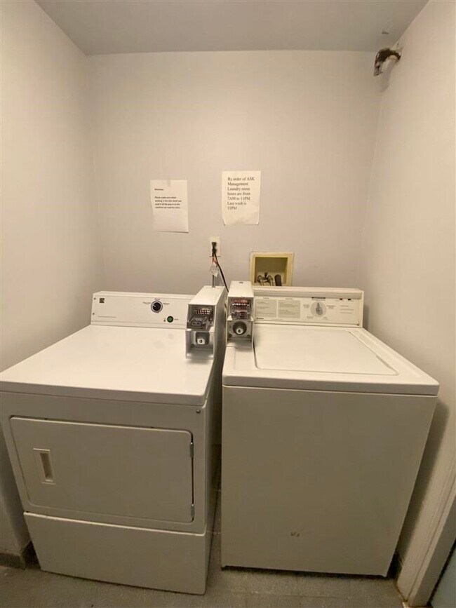 Building Photo - 409 1st St