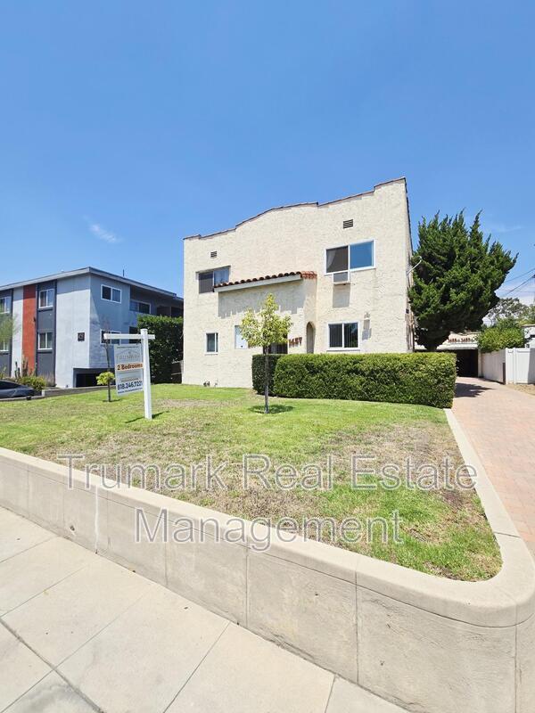 Building Photo - 1457 E Wilson Ave