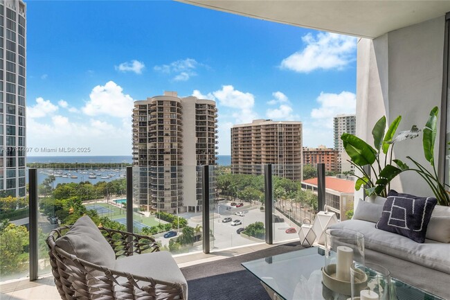 Building Photo - 2831 S Bayshore Dr