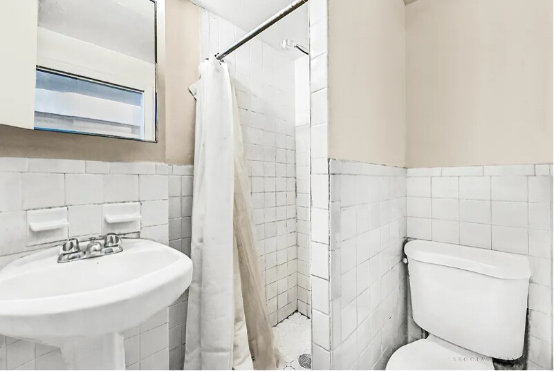 Building Photo - 325 E 89th St