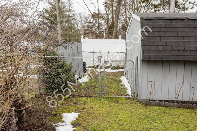 Building Photo - Charming Ranch Home: 3 Bed, 2.5 Bath in Wa...