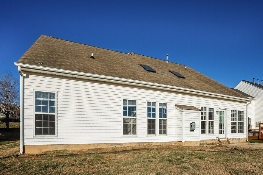 Building Photo - 9908 Spring Park Dr