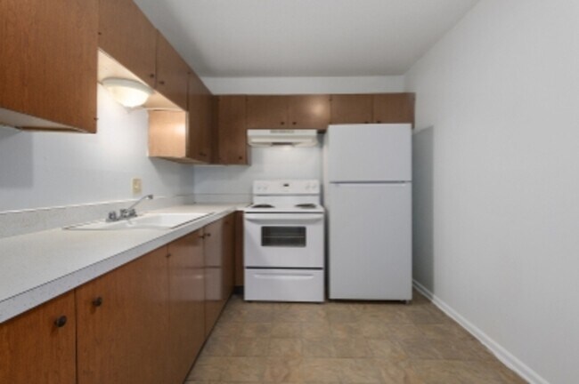 Building Photo - 508 W 89th St