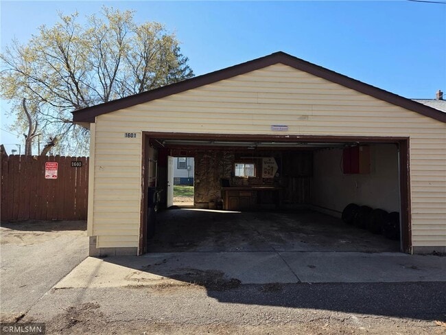 Building Photo - 1601 Sherburne Ave