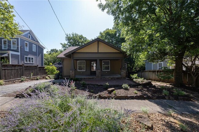 Building Photo - 312 S Willow Ave