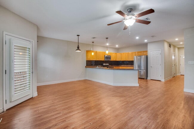 Building Photo - 408 Arbor Lake Dr