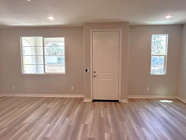 Building Photo - ARLETTA WAY FULLERTON 92835  (3 BED / 2.5 BATH)