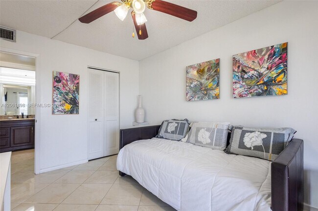 Building Photo - 3049 Wolverton C