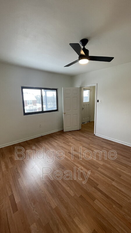 Building Photo - 319 N Balph Ave