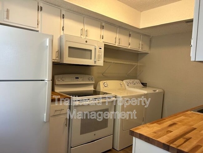 Building Photo - 8702 NW 82 Terrace