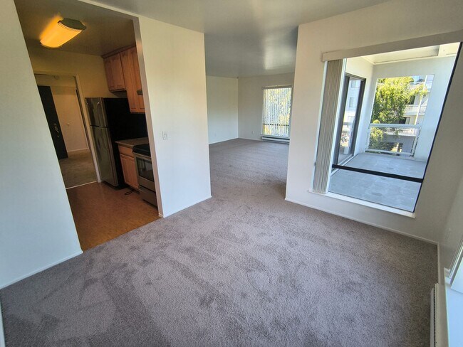 Building Photo - TOP FLOOR 1BD/1BATH Condo Available For Rent at the Watergate Community in Emeryville!!!!