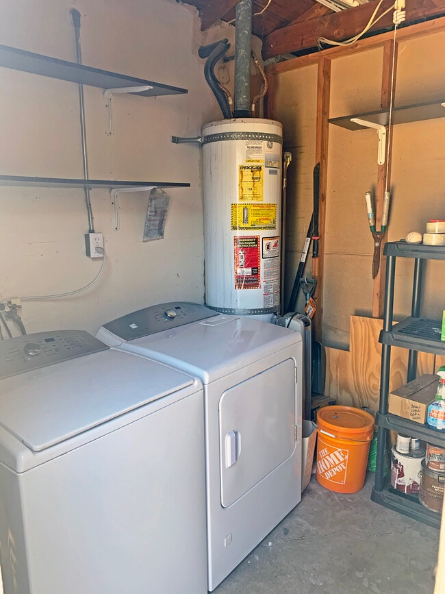 Laundry room - 4656 50th St