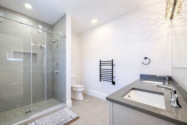 Building Photo - 261 Main St