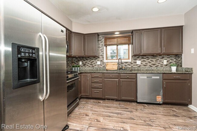Building Photo - 668 Sherry Dr
