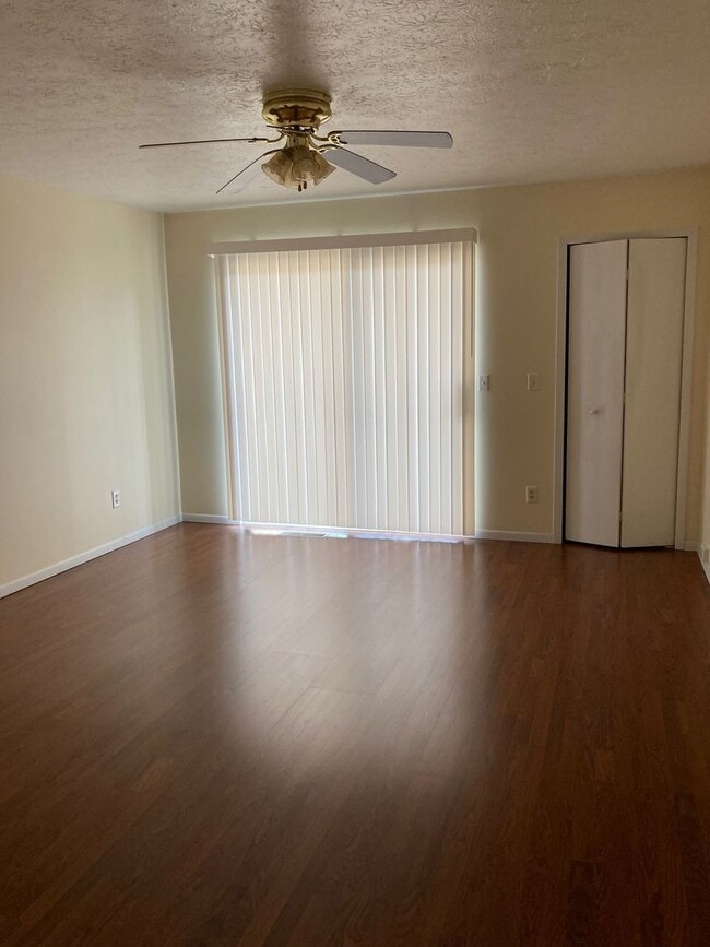 Building Photo - Condo for Rent Richmond Heights