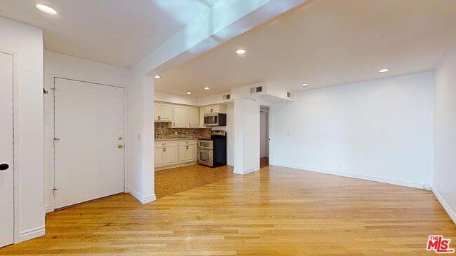 Building Photo - 5652 Yolanda Ave