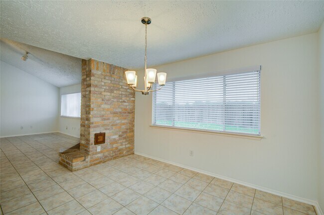 Building Photo - 1911 Ripple Creek Dr