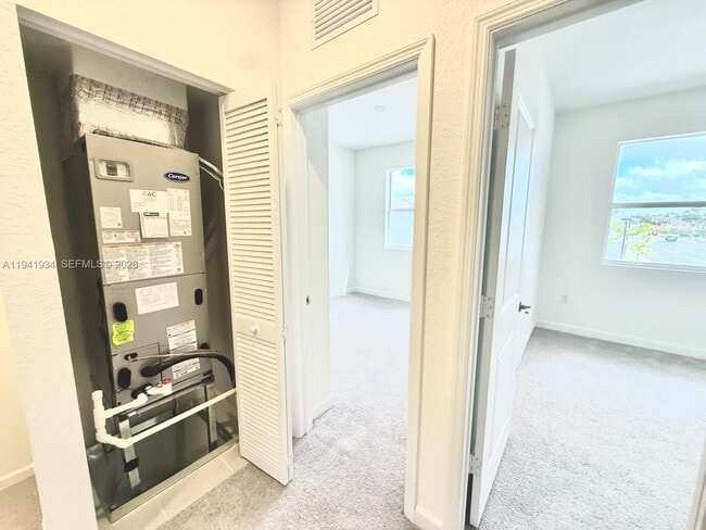 Building Photo - 234 SE 10th St