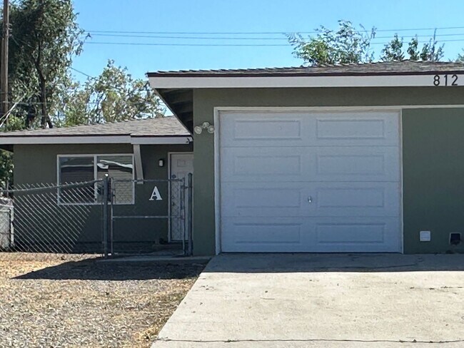 Primary Photo - 2+1 READY NOW w/garage