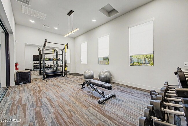 Building Photo - 2121 W Sonoran Desert Dr