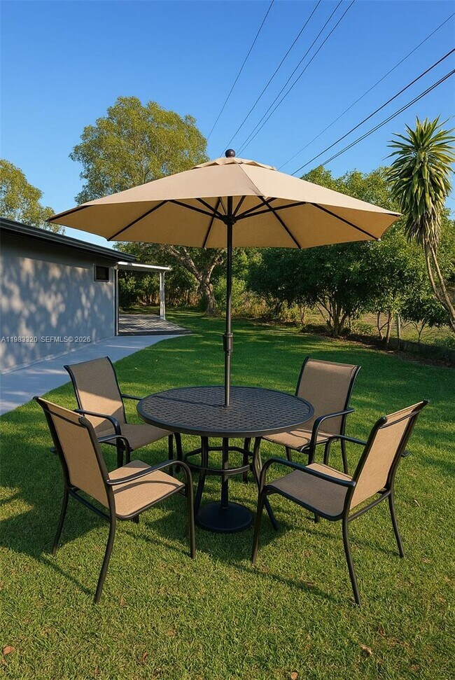 Building Photo - 3820 SW 16th St