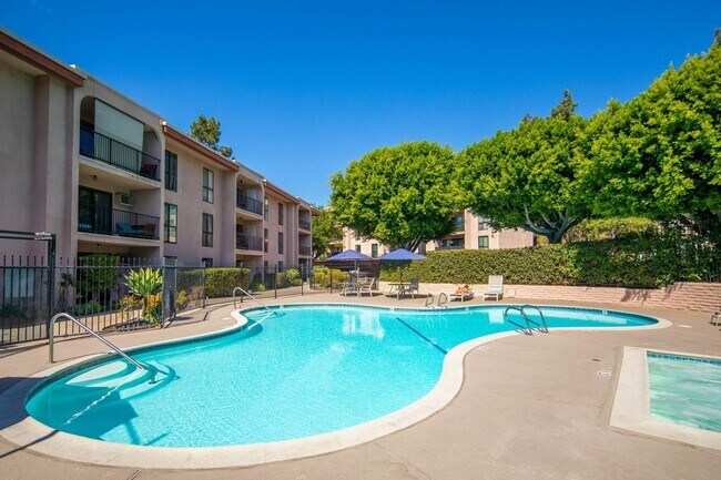 Building Photo - 7858 Cowles Mountain Ct