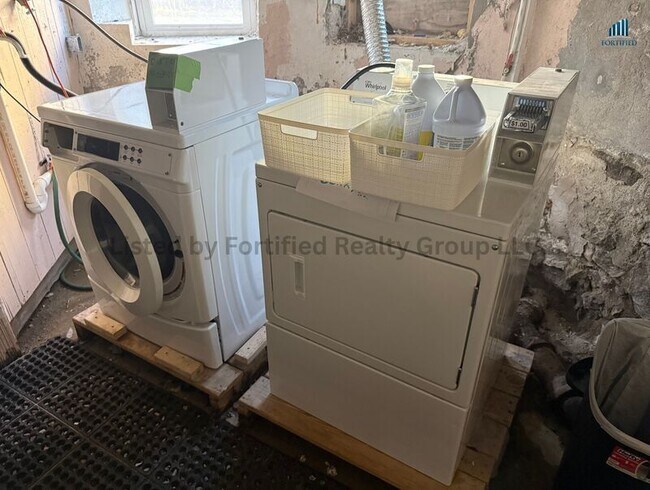 Building Photo - 41 Donnelly St