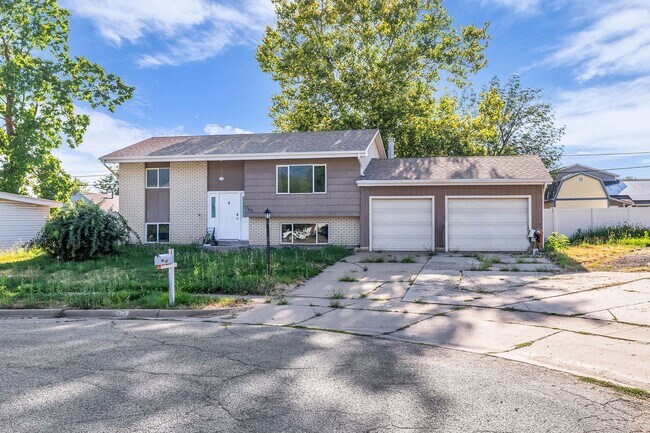 Building Photo - Spacious 4-Bedroom Layton Home with Finished Basement and 2-Car Garage