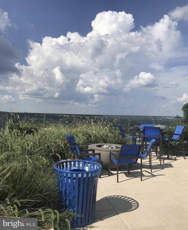 Building Photo - 851 N Glebe Rd