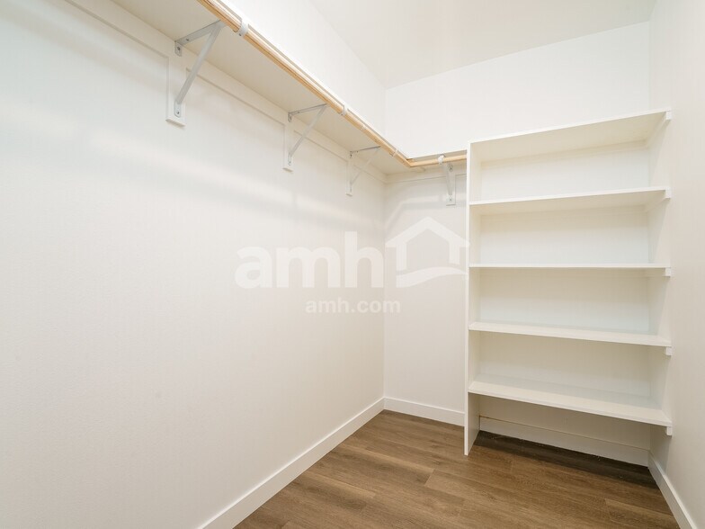 Building Photo - 5004 Washington St SE