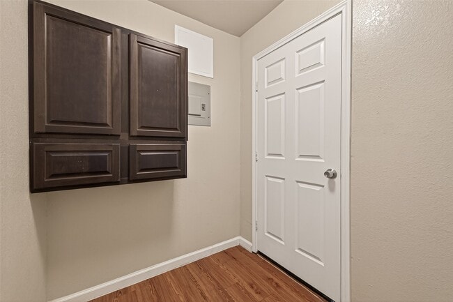 Building Photo - 10 Ferguson St