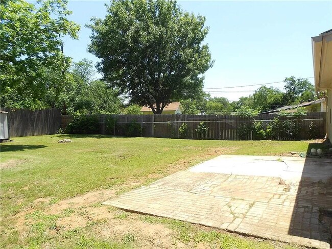 Building Photo - 606 Crane Dr