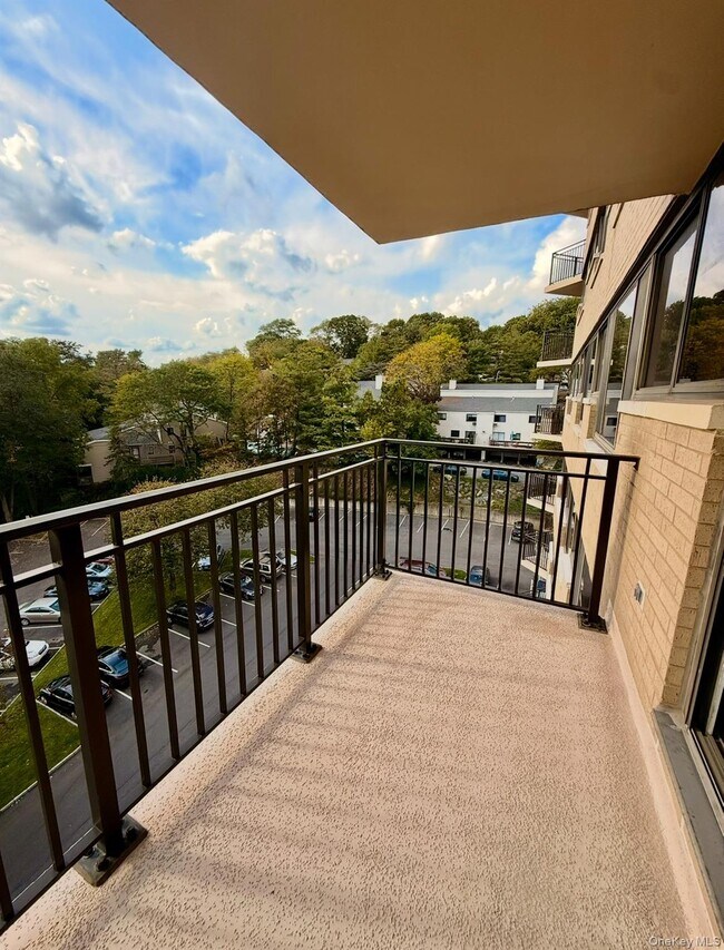 Building Photo - 25 Rockledge Ave