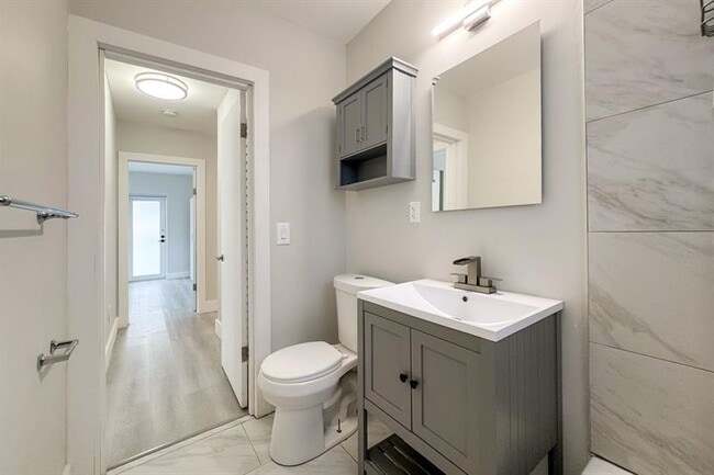 Building Photo - 1641 NE 5th Ct