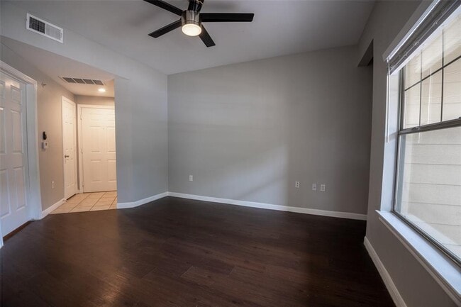 Building Photo - 2320 Gracy Farms Ln
