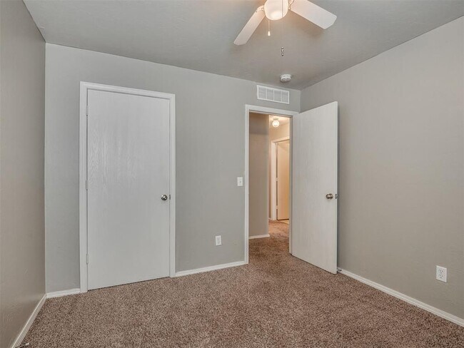 Building Photo - 9728 SW 27th St