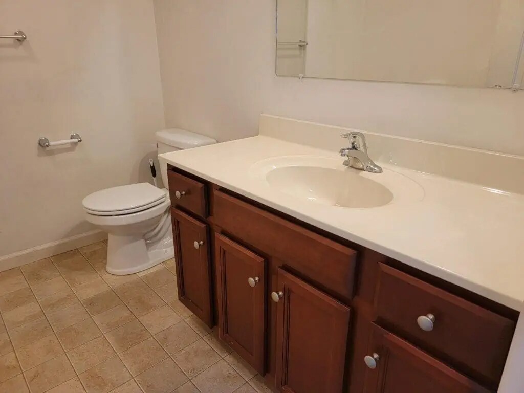 Building Photo - 639 Winding Ln