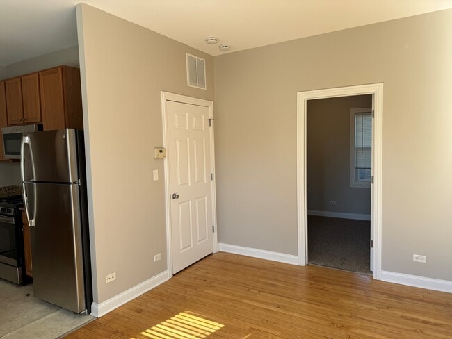 Building Photo - 1845 N Honore St