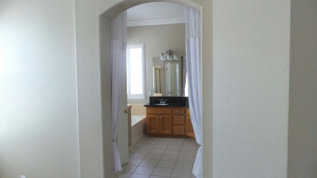 Building Photo - Vacation where your live!