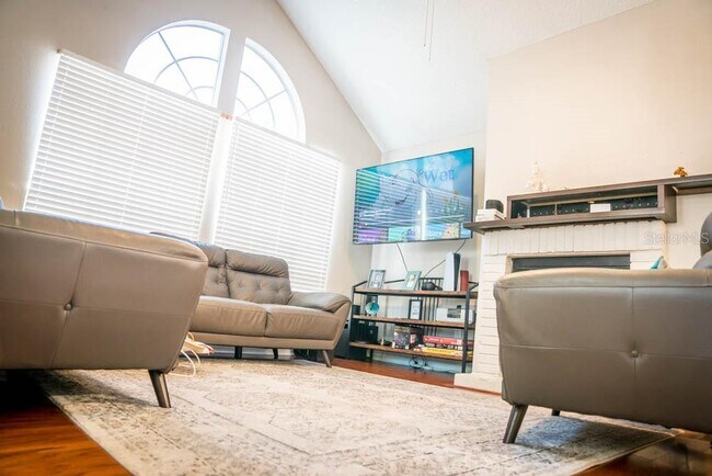 Building Photo - 605 Youngstown Pkwy