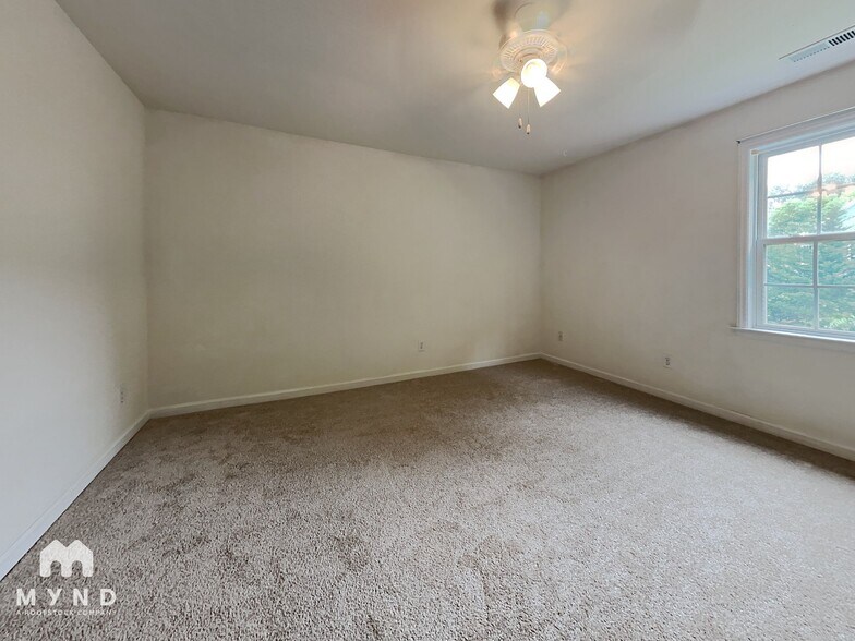 Building Photo - 1085 Vauxhall Dr