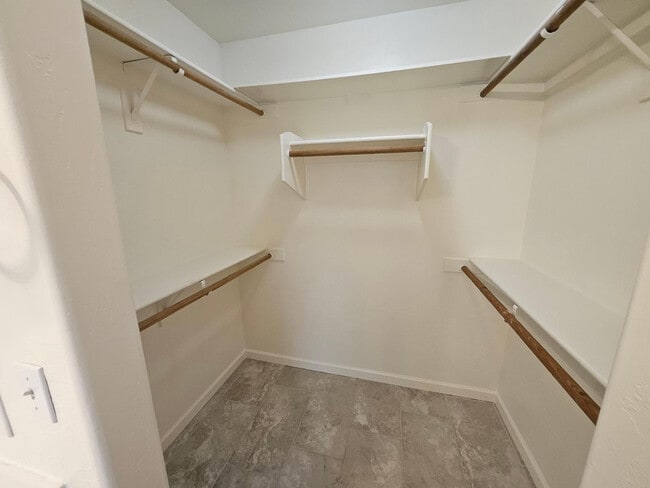 Building Photo - 2863 E Oakland Ct