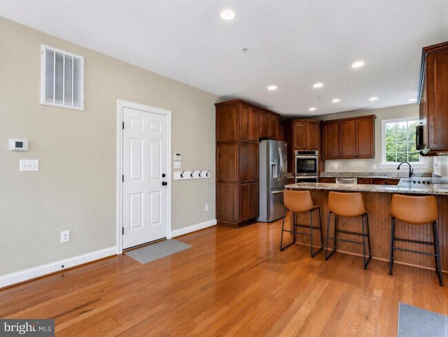 Building Photo - 23017 Holloway Ct