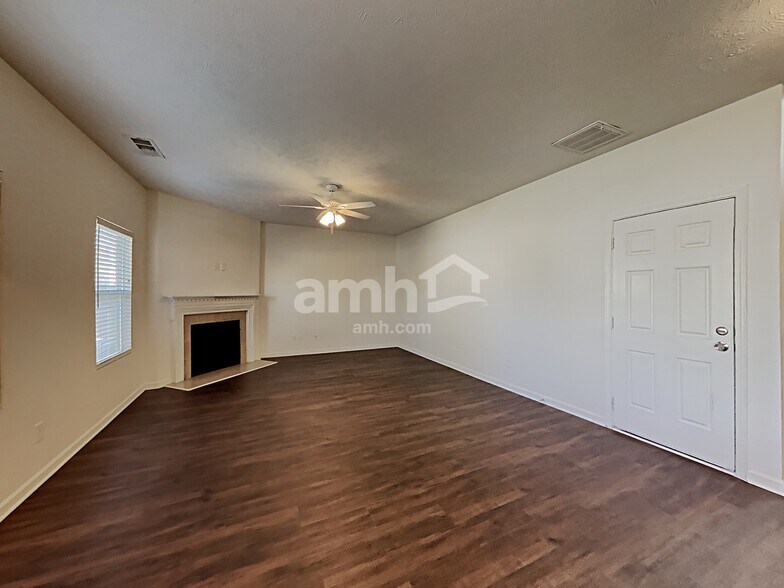 Building Photo - 600 Pemberton Dr
