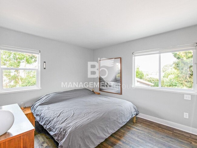 Building Photo - Light & Bright Modern Daylight Ranch Loaded with Updates! Walking Distance to Kennedy School!!!!